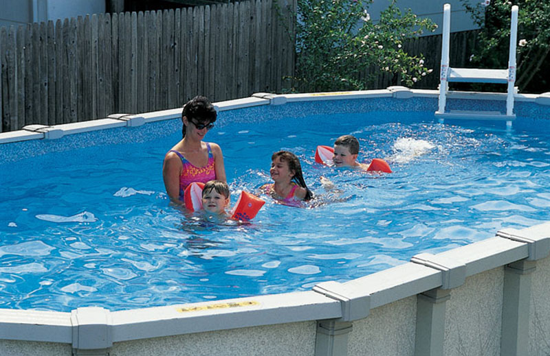 Above-Ground_0007_Family-in-pool